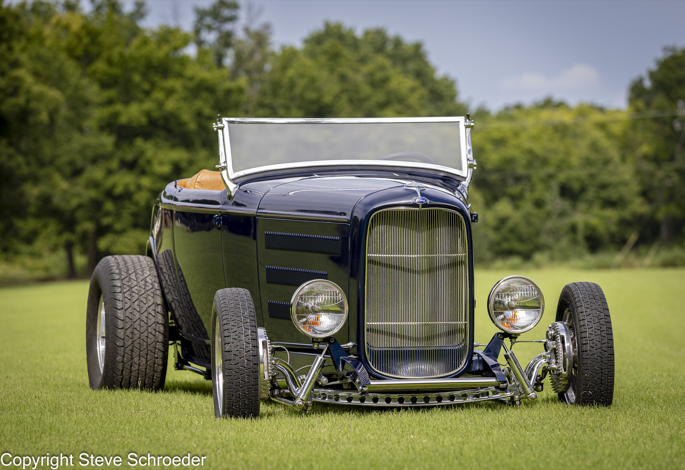 Bob's Nightmist Blue 1932 Ford Roadster, curated gallery photograph 15 of 33